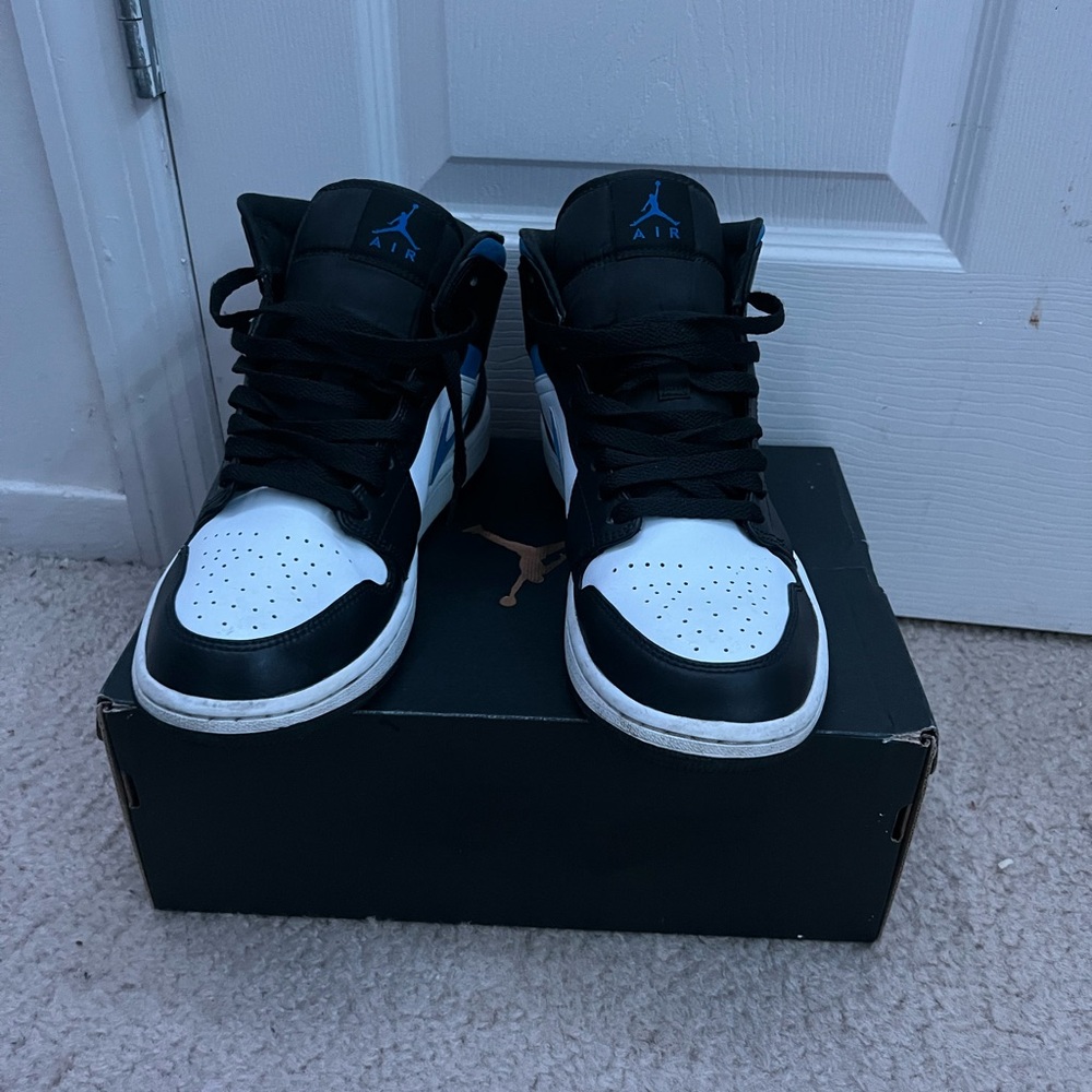 Jordan 1 mid  racer blue
